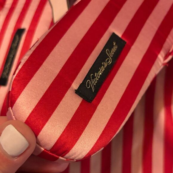 NWT Victoria's Secret Red and Pink Striped Slippers with Sequined Black Bows - Picture 7 of 10